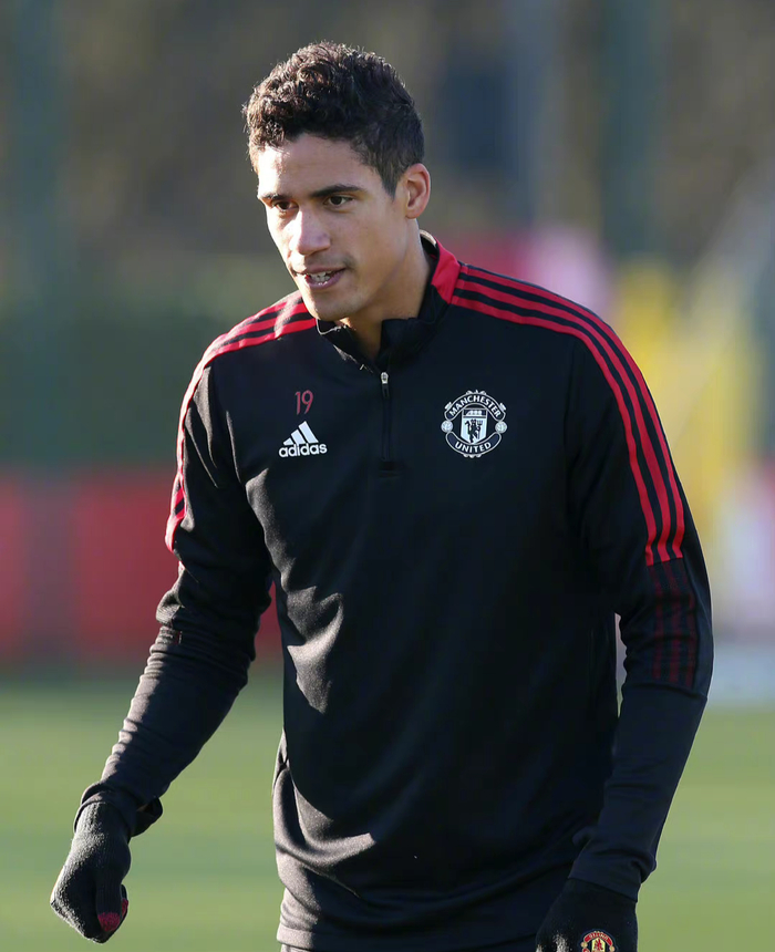 包含风云突变皇家马德里转会期调整名单尼斯门线救险备战西甲之后，冲刺阶段阿斯顿维拉调整名单以备全明星赛的词条